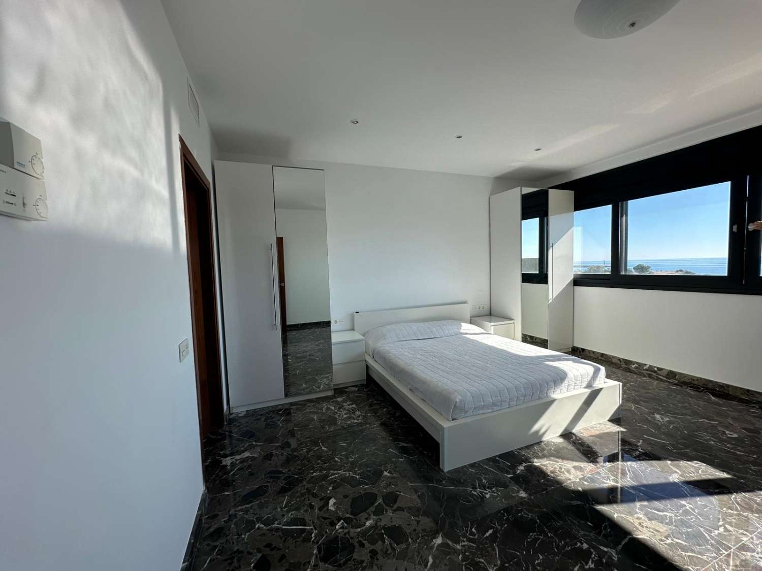 Villa de lujo en primera línea de mar — Rocas Doradas, L’Ametlla de Mar