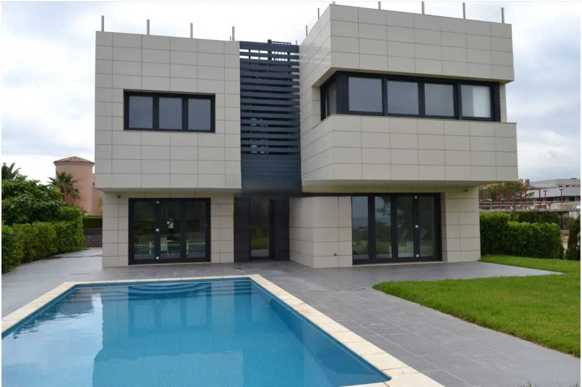 Villa de lujo en primera línea de mar — Rocas Doradas, L’Ametlla de Mar