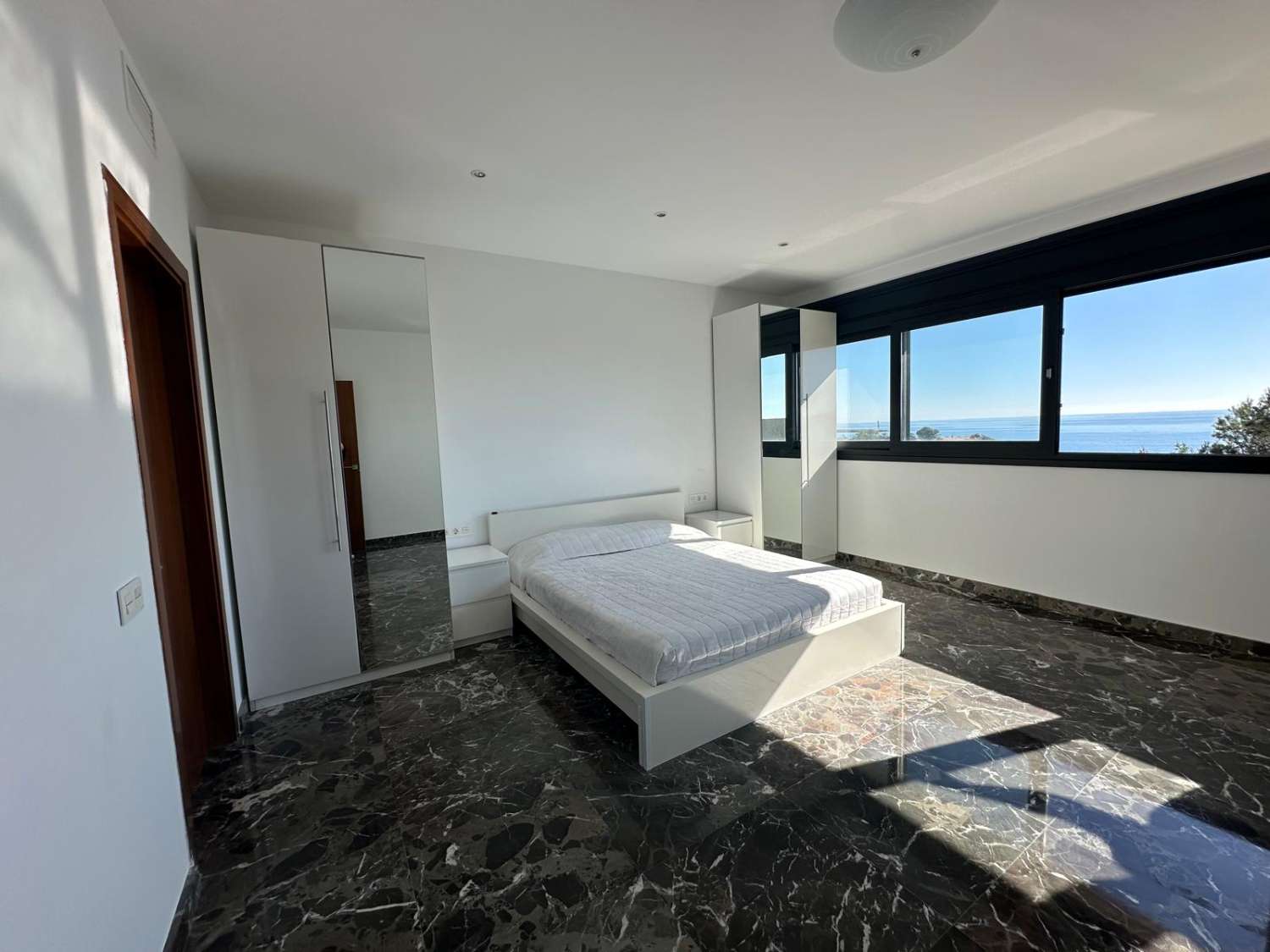 Villa de lujo en primera línea de mar — Rocas Doradas, L’Ametlla de Mar