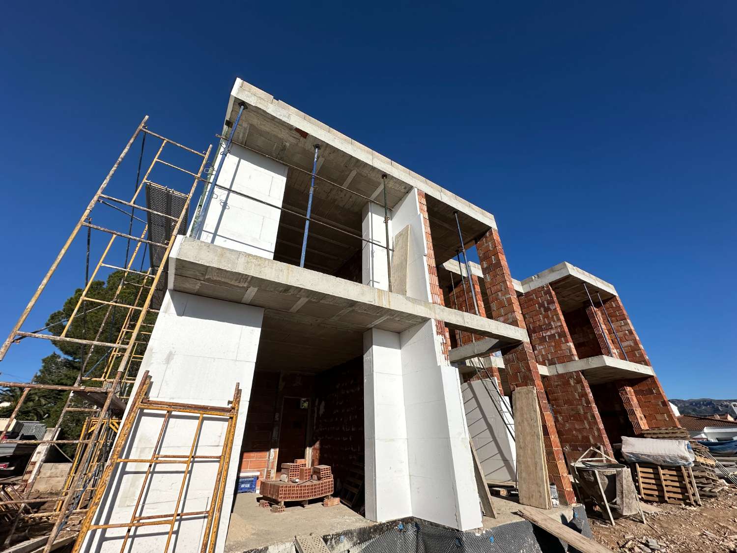 Casa moderna en construcción en L'Ametlla de Mar