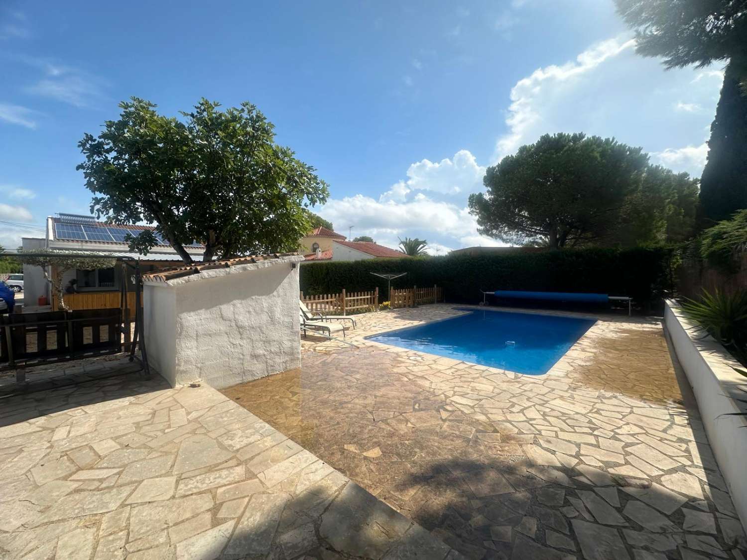 Preciosa villa totalmente renovada a solo 1,5 km de la playa