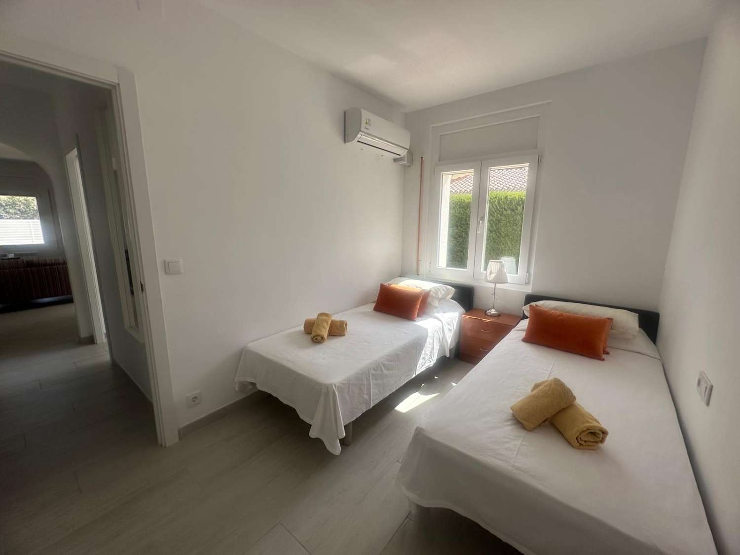 Preciosa villa totalmente renovada a solo 1,5 km de la playa