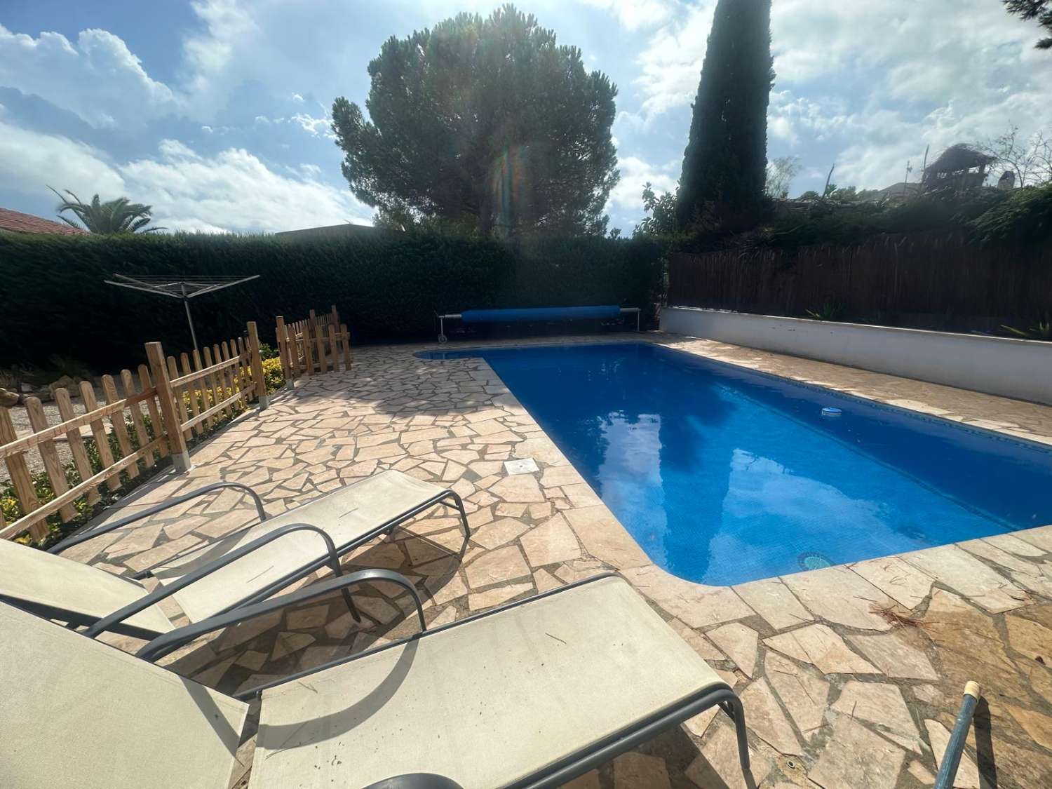 Preciosa villa totalmente renovada a solo 1,5 km de la playa