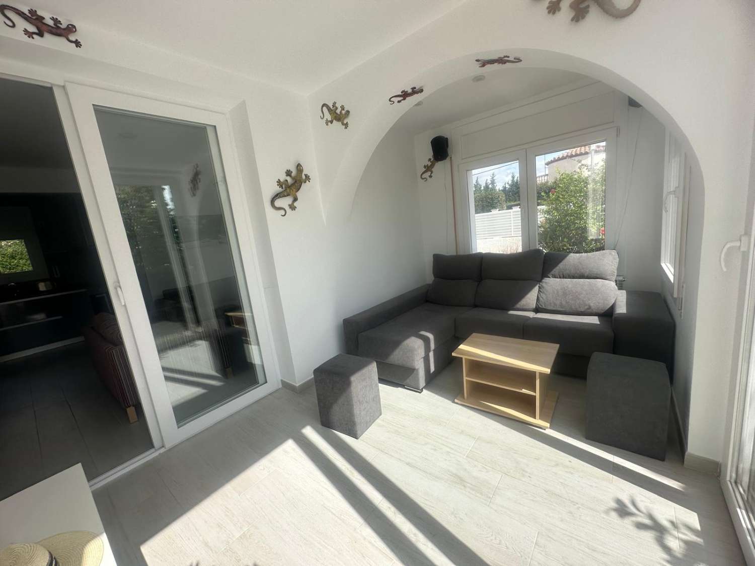 Preciosa villa totalmente renovada a solo 1,5 km de la playa