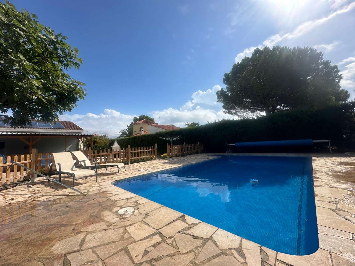 Preciosa villa totalmente renovada a solo 1,5 km de la playa