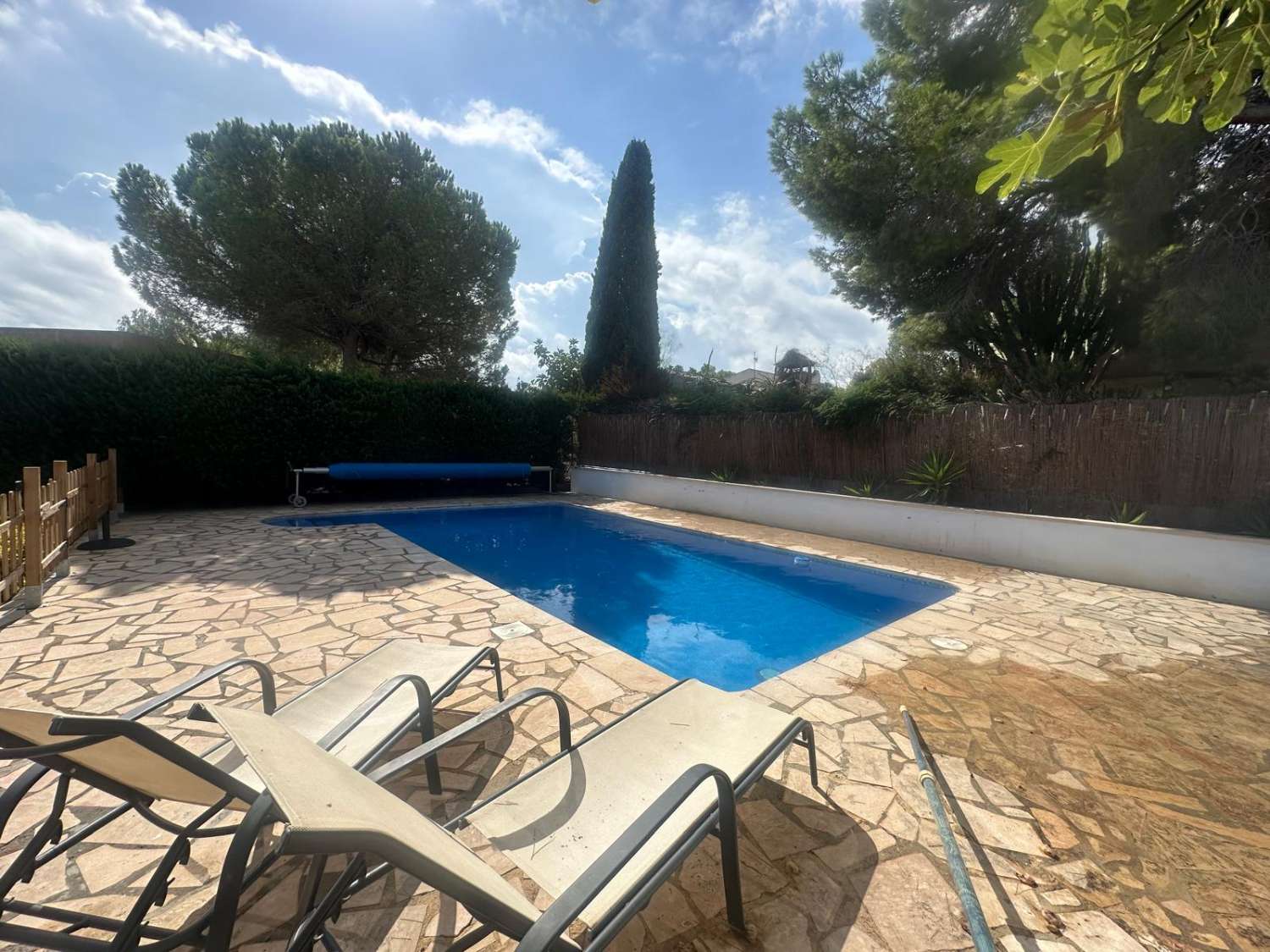 Preciosa villa totalmente renovada a solo 1,5 km de la playa