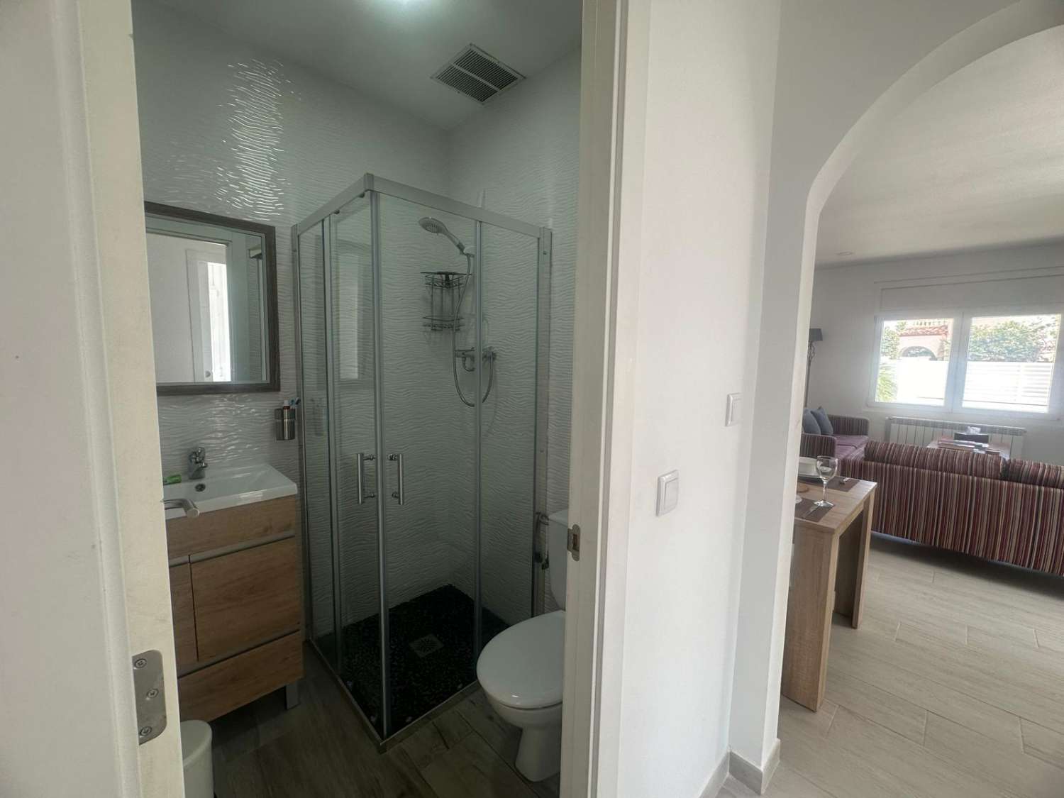 Preciosa villa totalmente renovada a solo 1,5 km de la playa