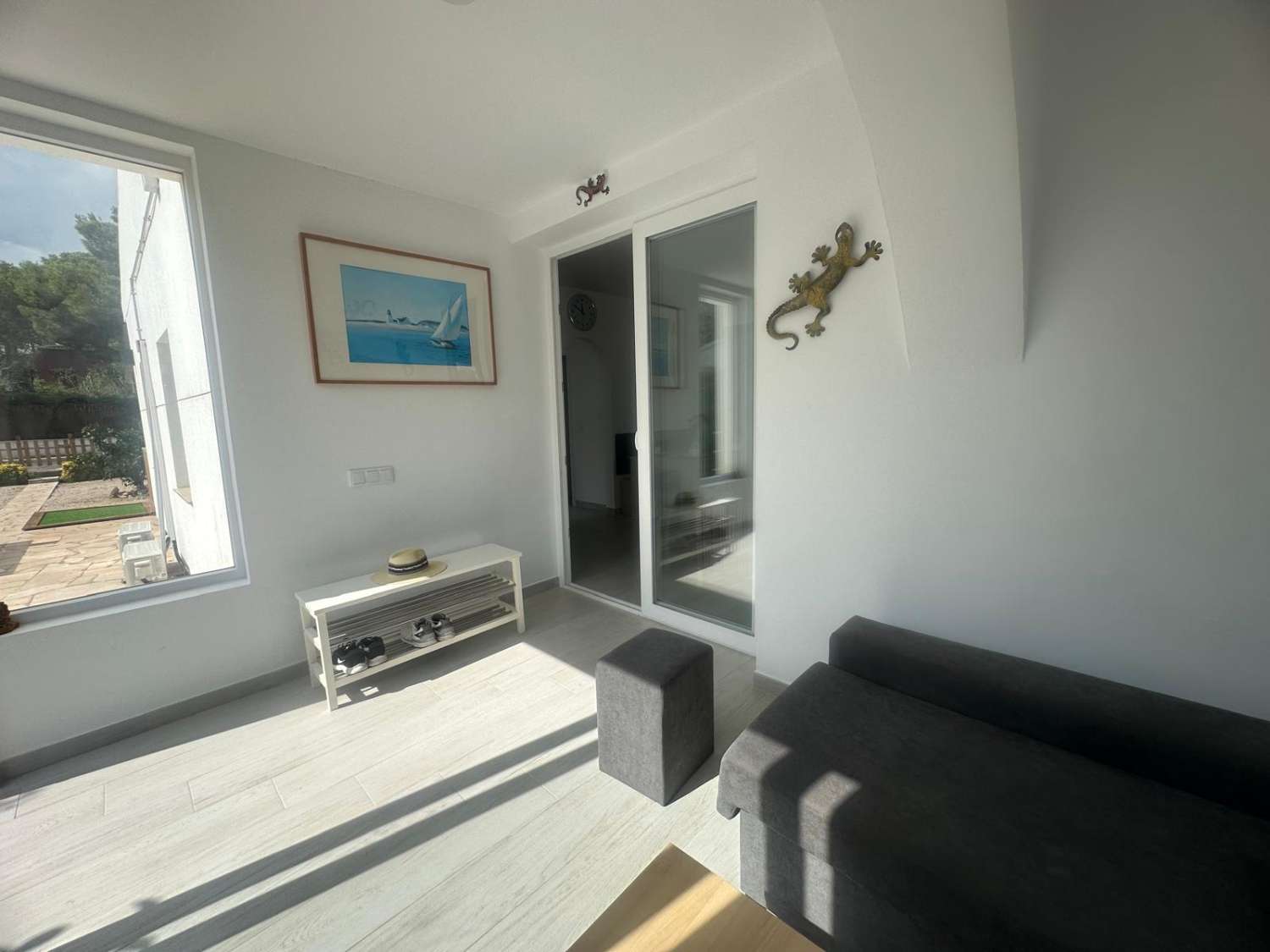 Preciosa villa totalmente renovada a solo 1,5 km de la playa