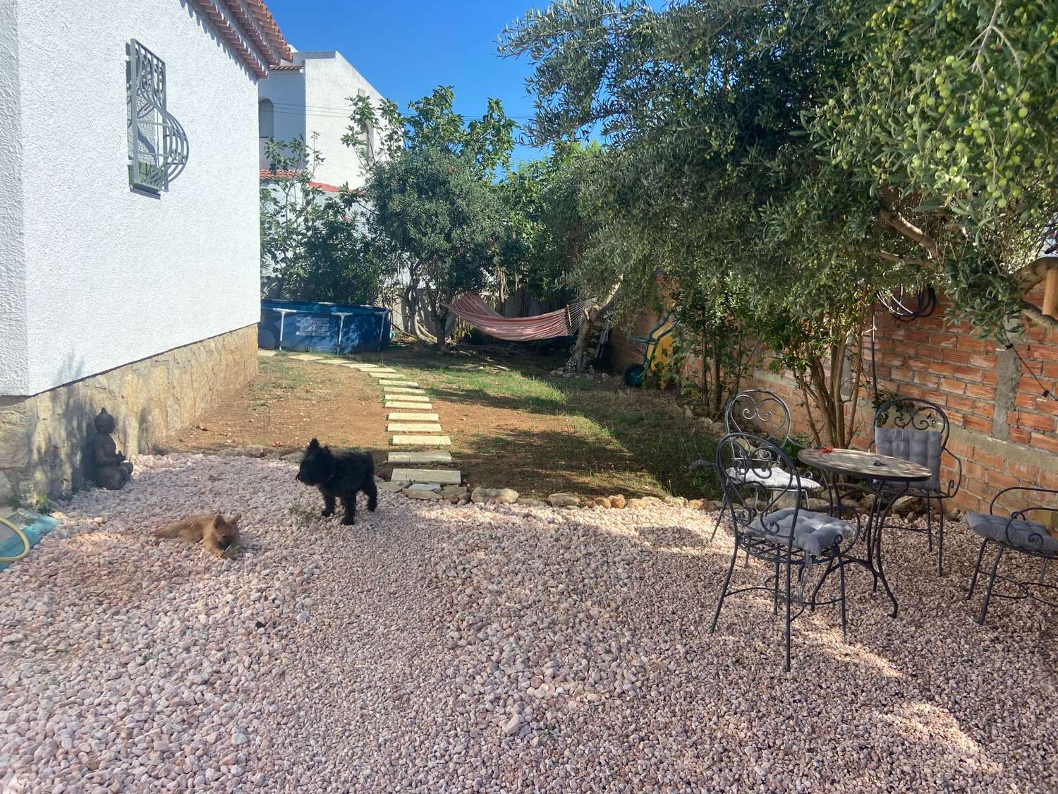 Casa independiente situada en una zona tranquila a 8 minutos de la playa