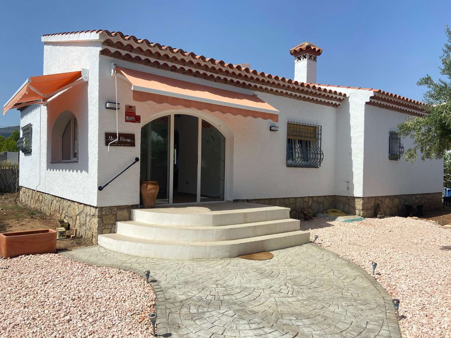 Casa independiente situada en una zona tranquila a 8 minutos de la playa