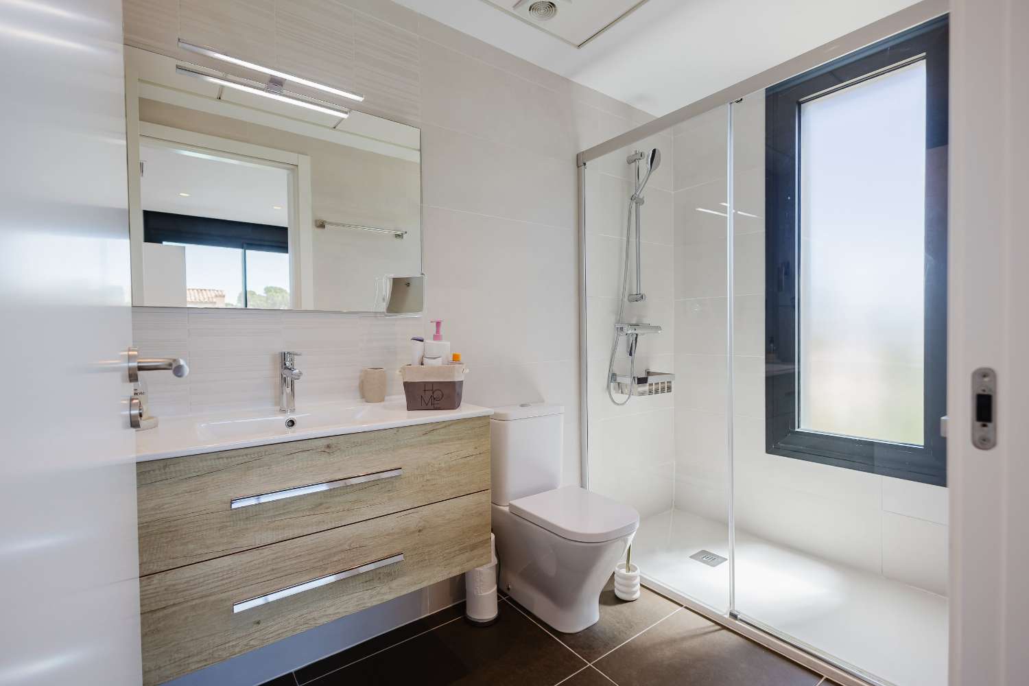 ¡Excepcional! ¡Magnífica casa moderna a solo 250 metros del mar!