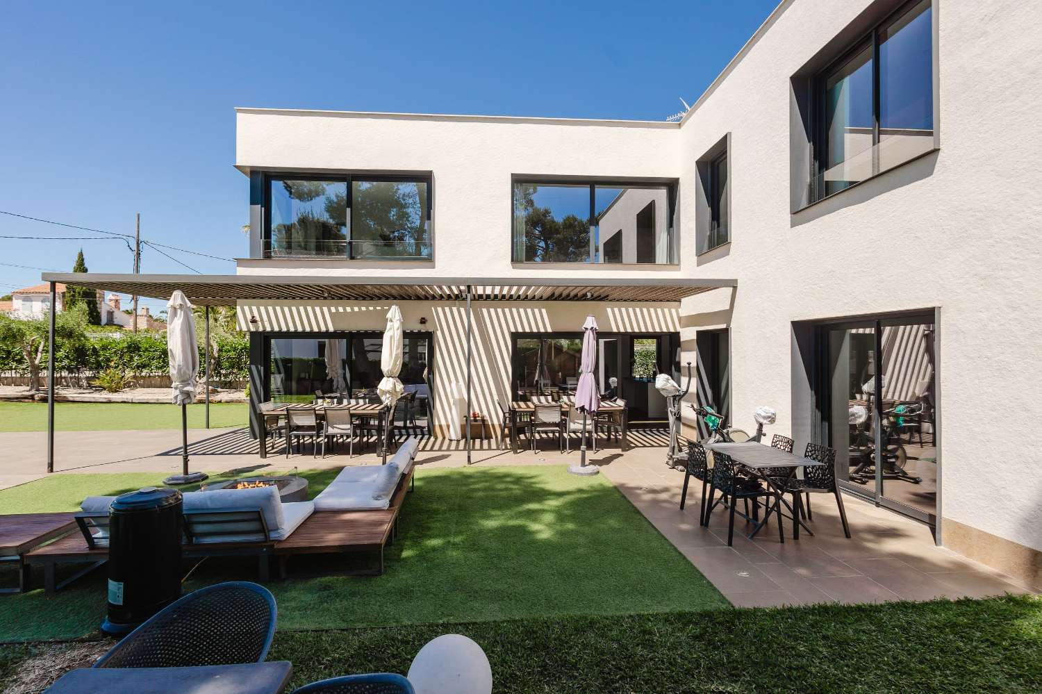 ¡Excepcional! ¡Magnífica casa moderna a solo 250 metros del mar!