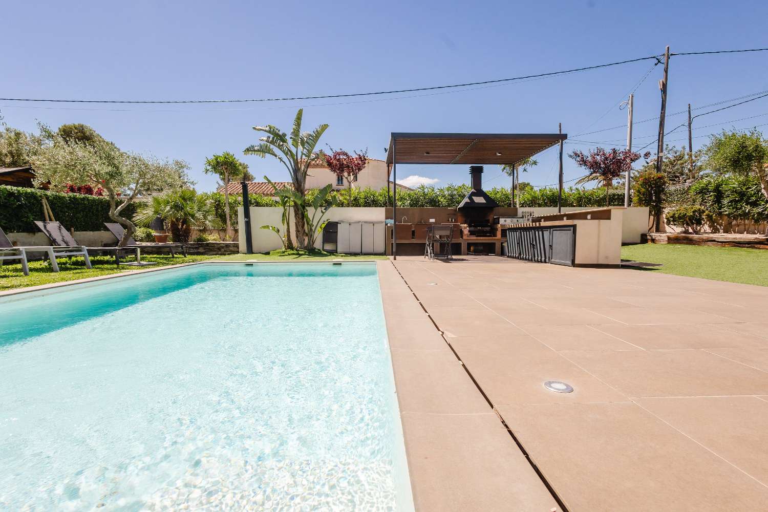 ¡Excepcional! ¡Magnífica casa moderna a solo 250 metros del mar!