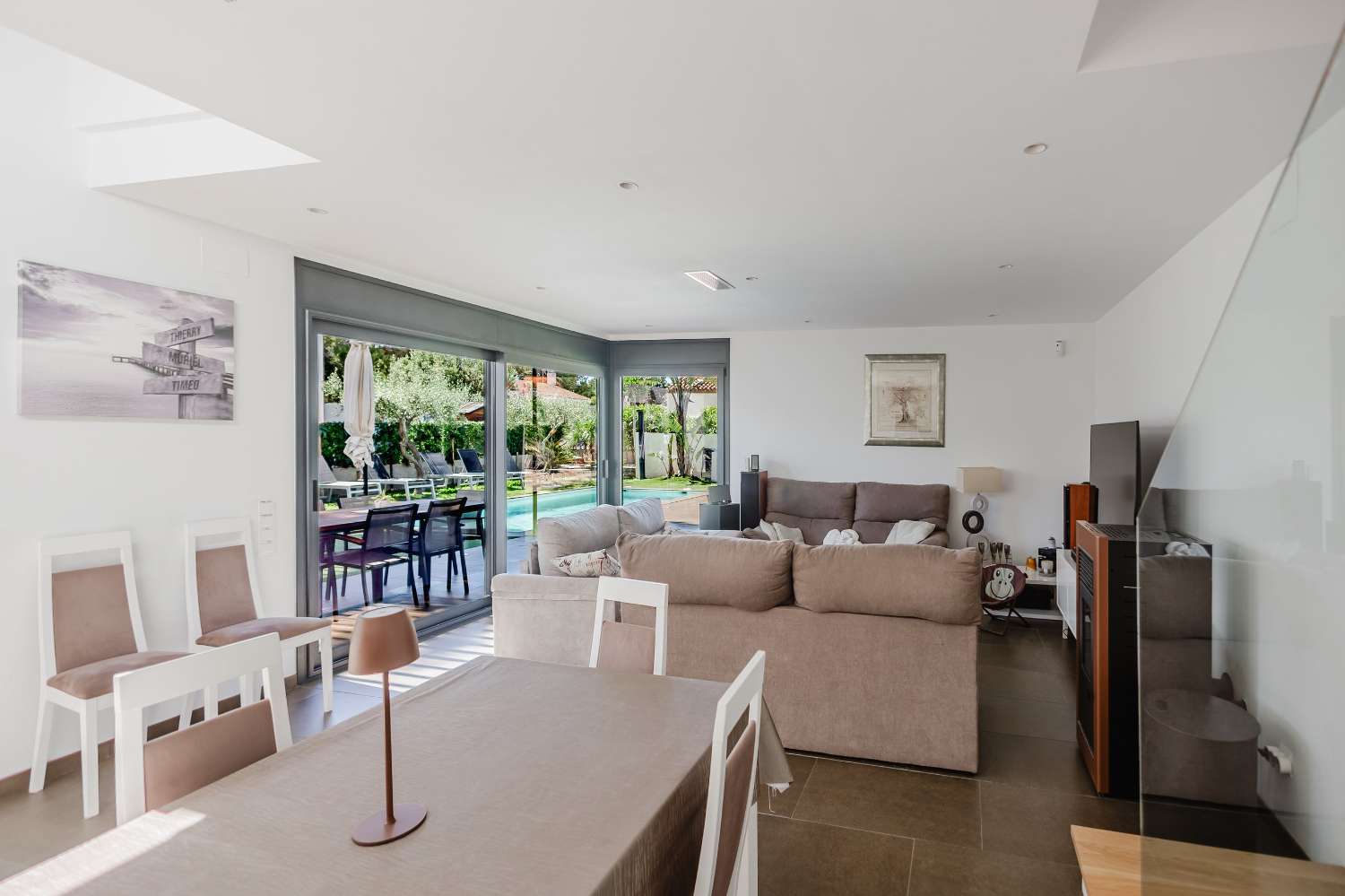 ¡Excepcional! ¡Magnífica casa moderna a solo 250 metros del mar!