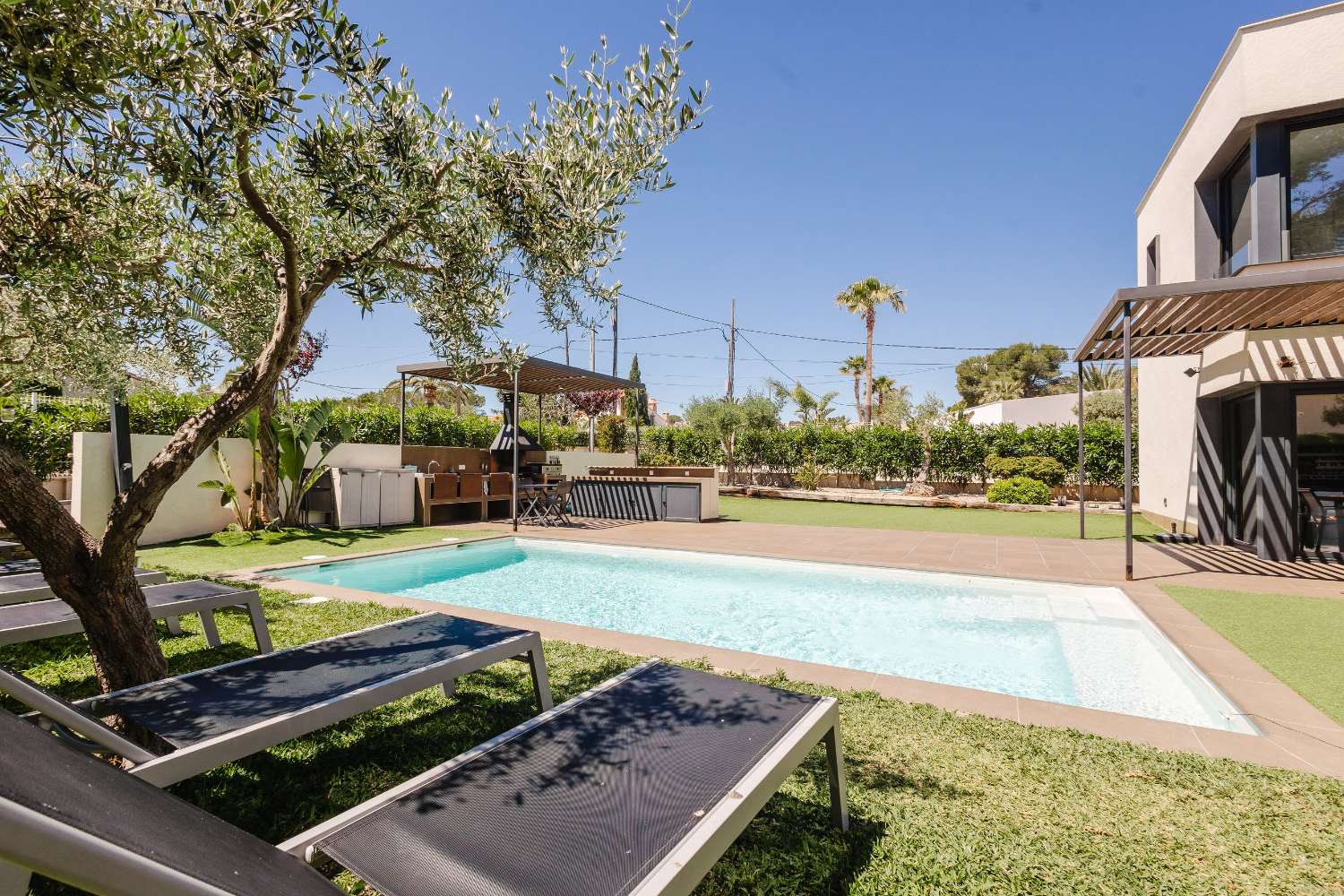 ¡Excepcional! ¡Magnífica casa moderna a solo 250 metros del mar!