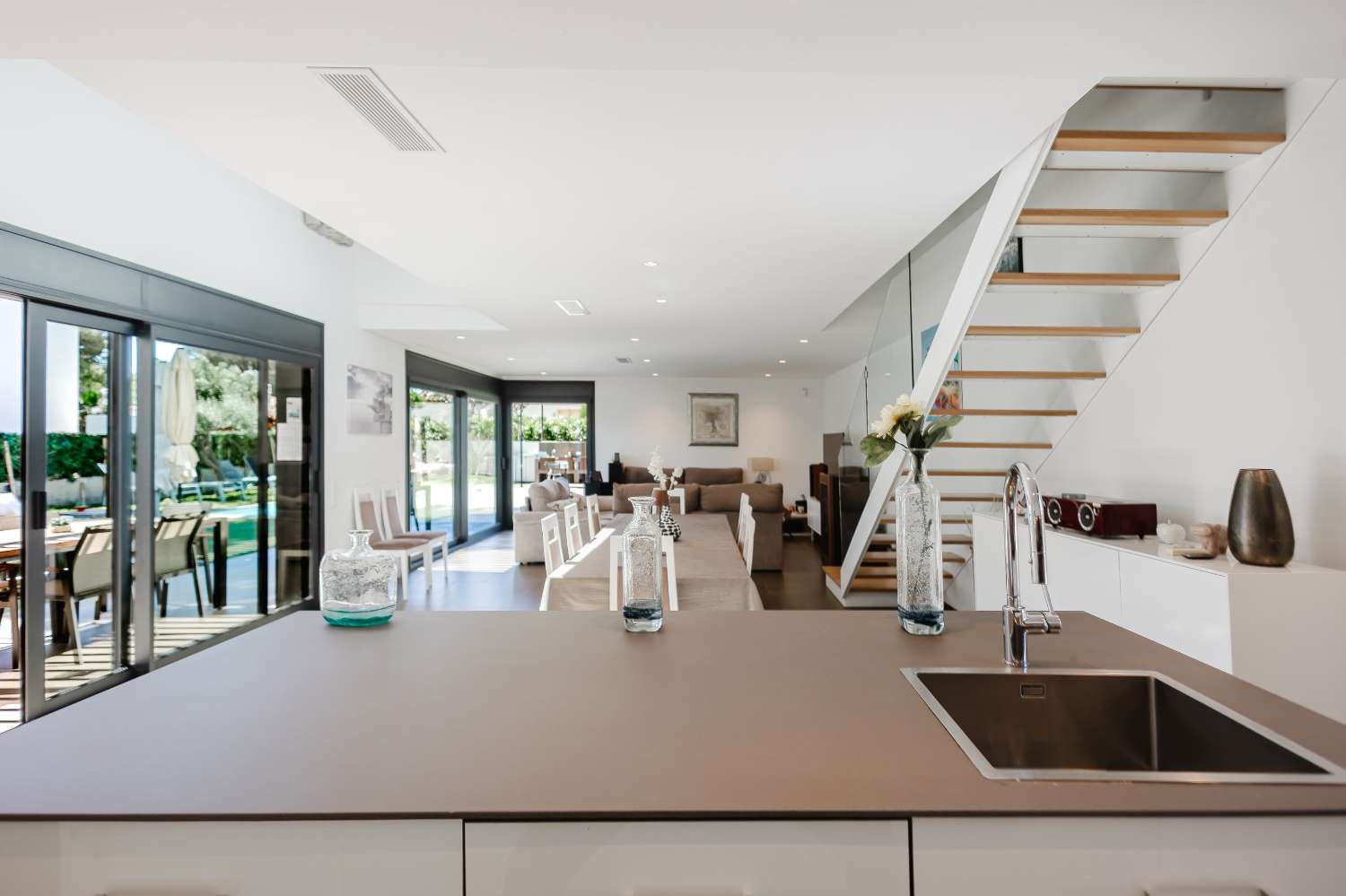 ¡Excepcional! ¡Magnífica casa moderna a solo 250 metros del mar!