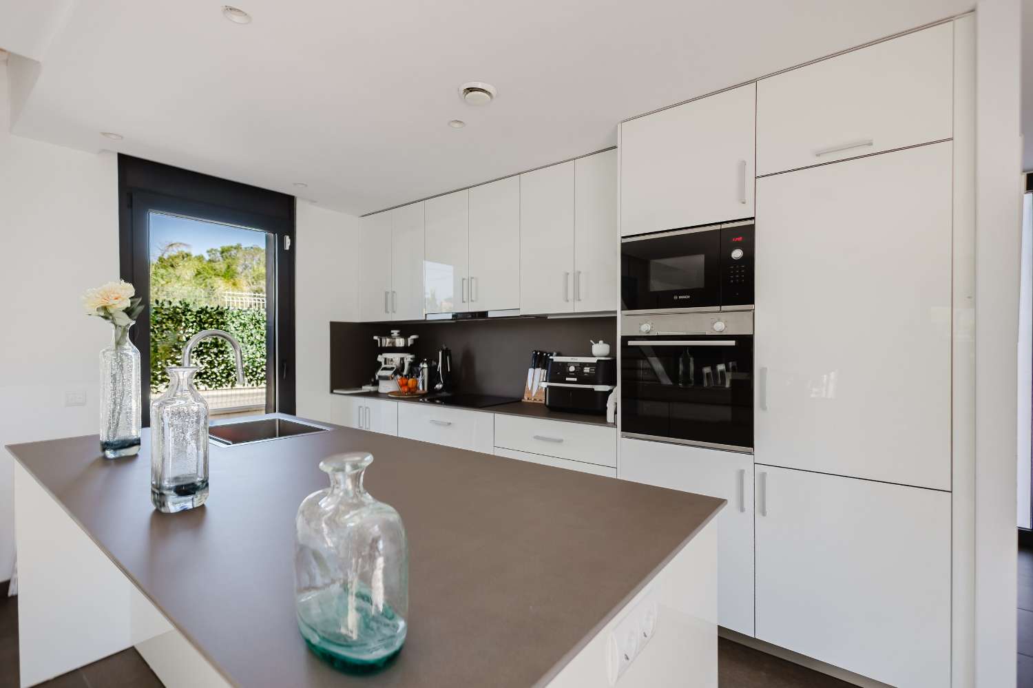¡Excepcional! ¡Magnífica casa moderna a solo 250 metros del mar!