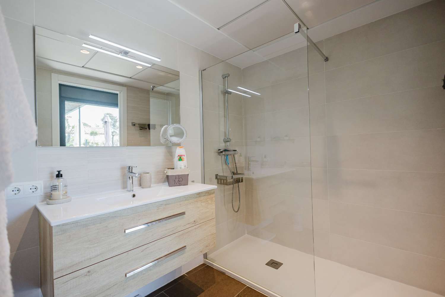 ¡Excepcional! ¡Magnífica casa moderna a solo 250 metros del mar!