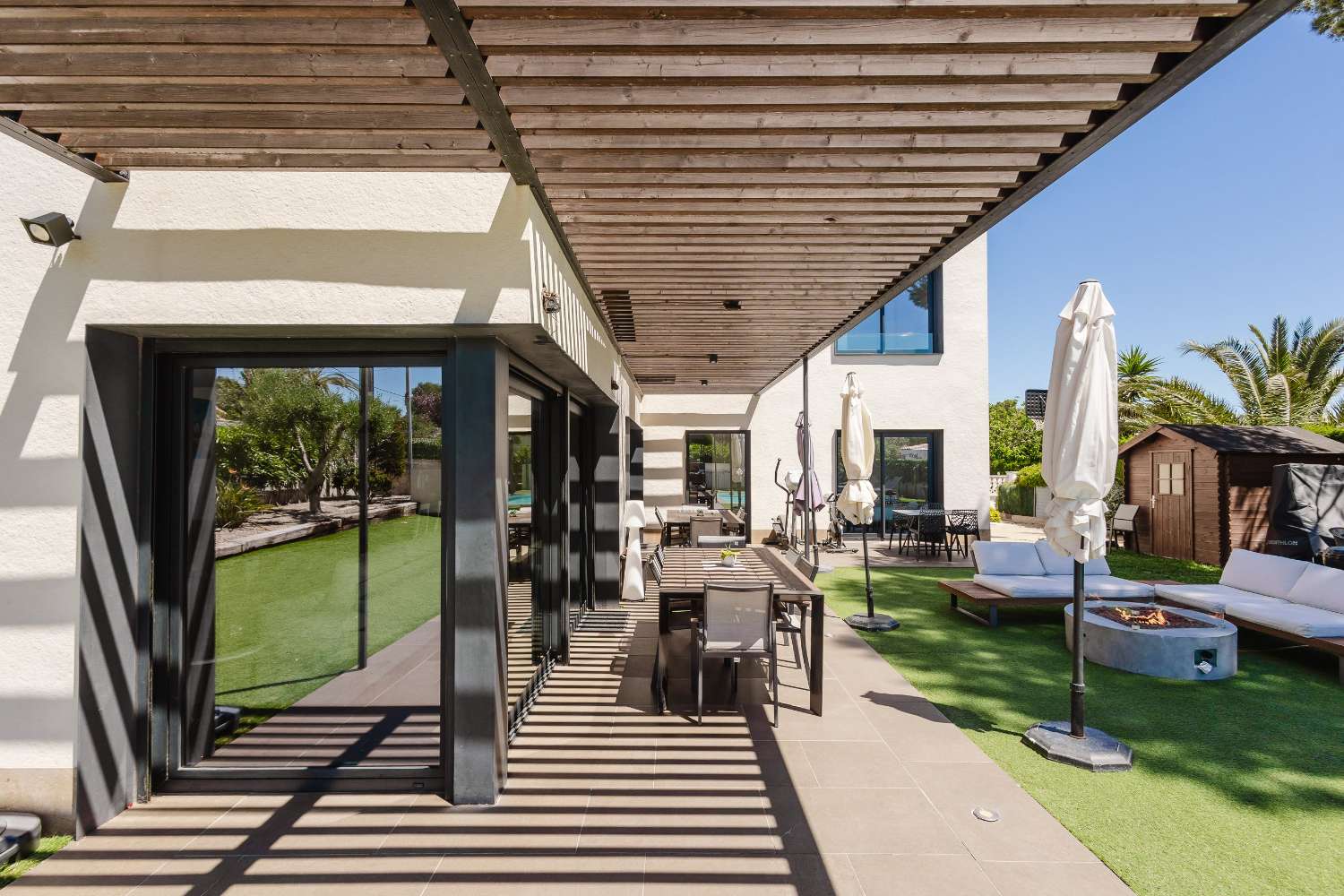 ¡Excepcional! ¡Magnífica casa moderna a solo 250 metros del mar!