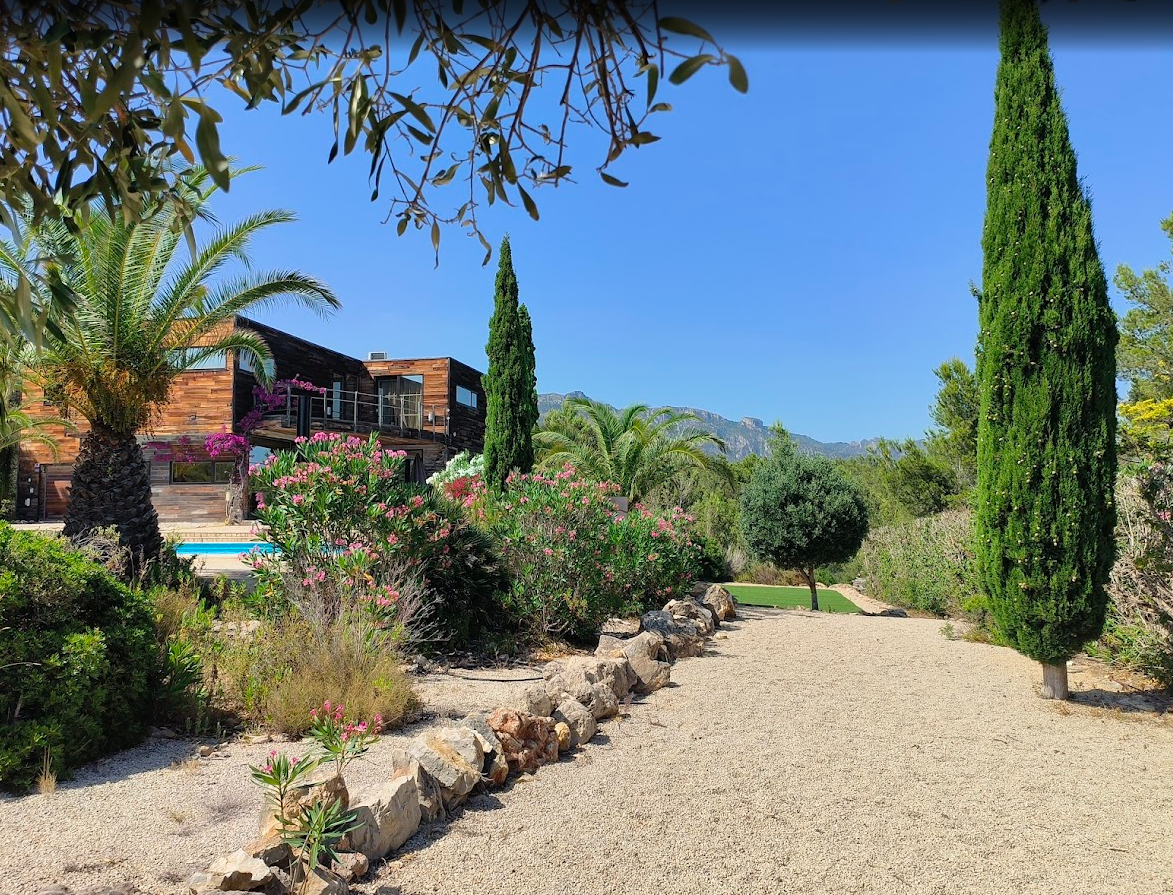 ¡EXCEPCIONAL! Gran casa rodeada de naturaleza con piscina y licencia turística en l'Ametlla de Mar