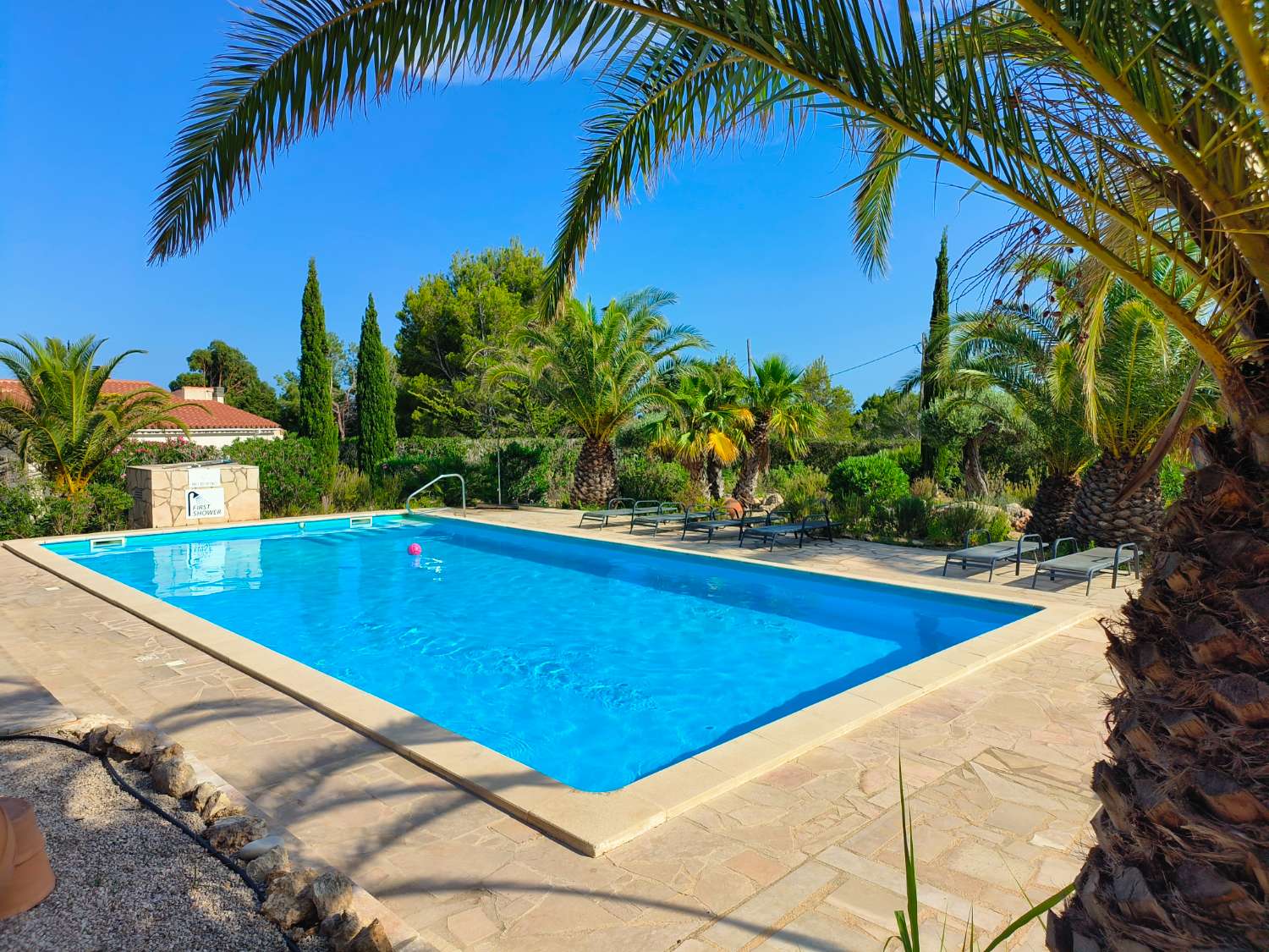 ¡EXCEPCIONAL! Gran casa rodeada de naturaleza con piscina y licencia turística en l'Ametlla de Mar