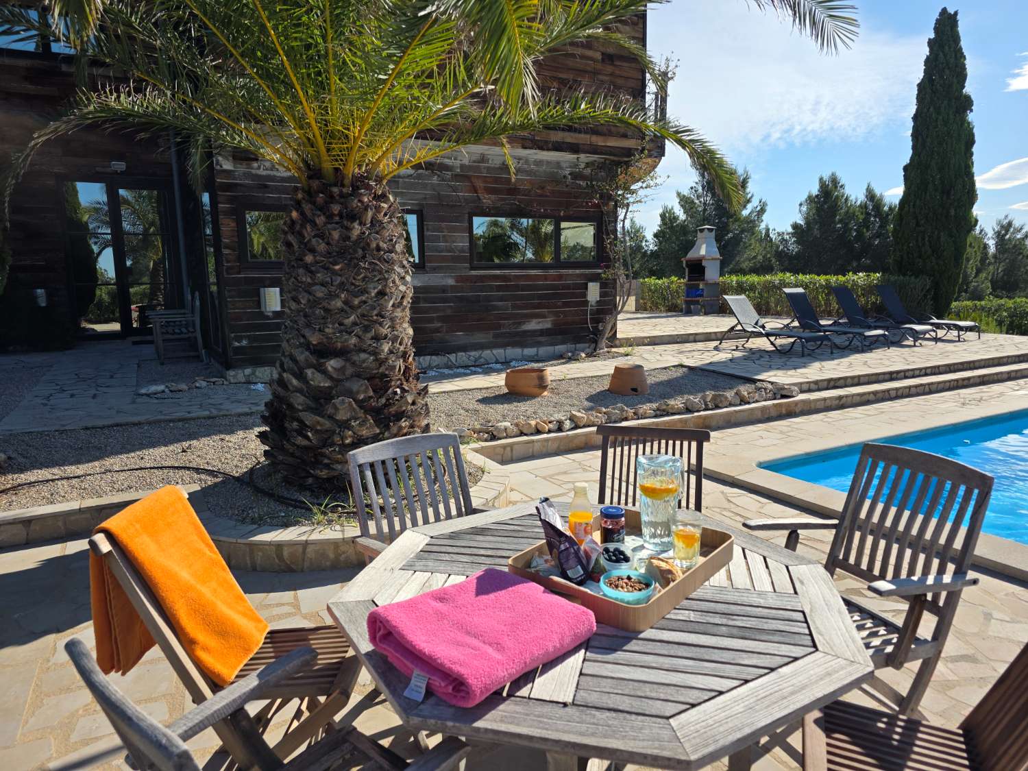 ¡EXCEPCIONAL! Gran casa rodeada de naturaleza con piscina y licencia turística en l'Ametlla de Mar