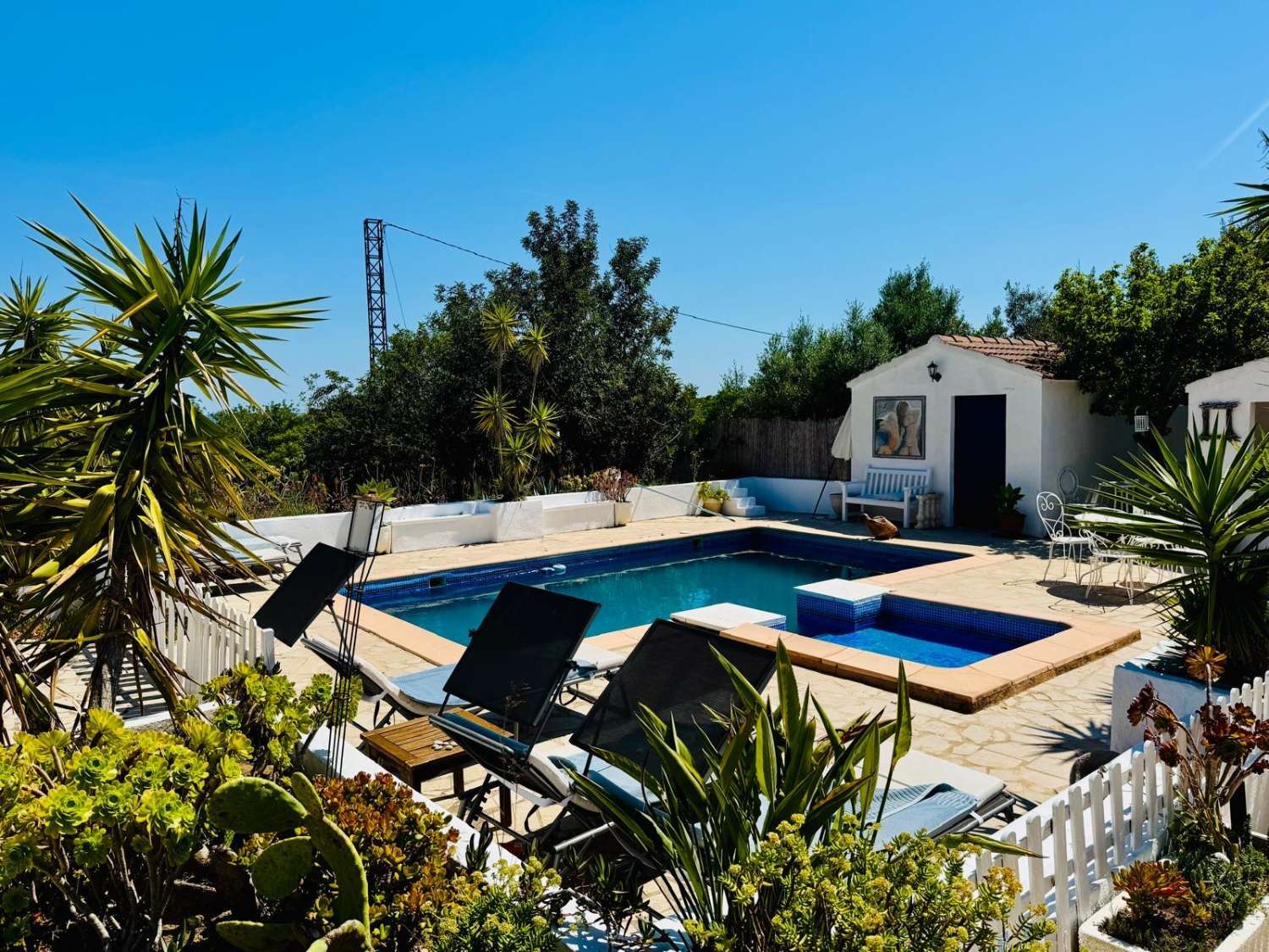 Finca con encanto, vistas al mar, licencia turística, piscina y alojamientos independientes en L'Ametlla de Mar