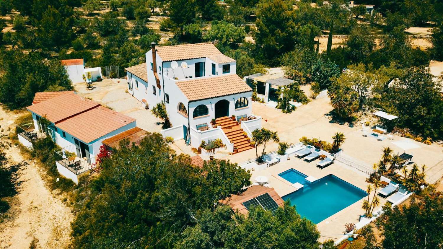 Finca con encanto, vistas al mar, licencia turística, piscina y alojamientos independientes en L'Ametlla de Mar