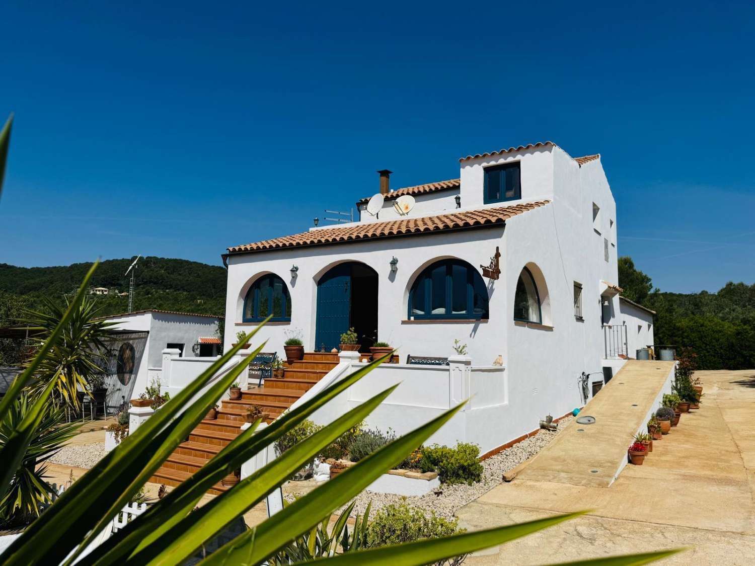 Finca con encanto, vistas al mar, licencia turística, piscina y alojamientos independientes en L'Ametlla de Mar