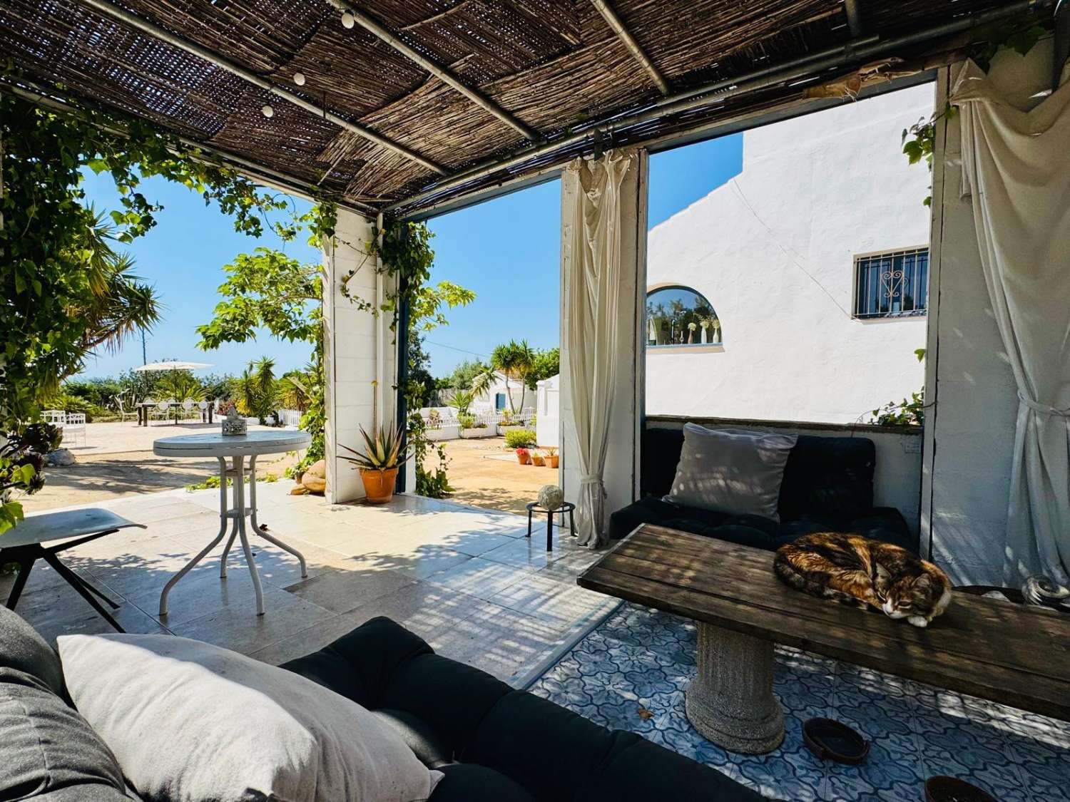 Finca con encanto, vistas al mar, licencia turística, piscina y alojamientos independientes en L'Ametlla de Mar