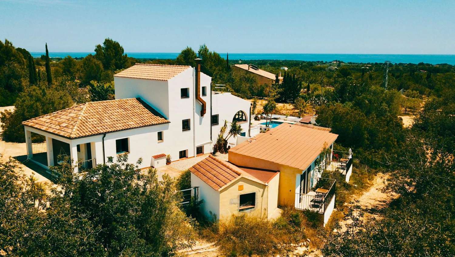 Finca con encanto, vistas al mar, licencia turística, piscina y alojamientos independientes en L'Ametlla de Mar