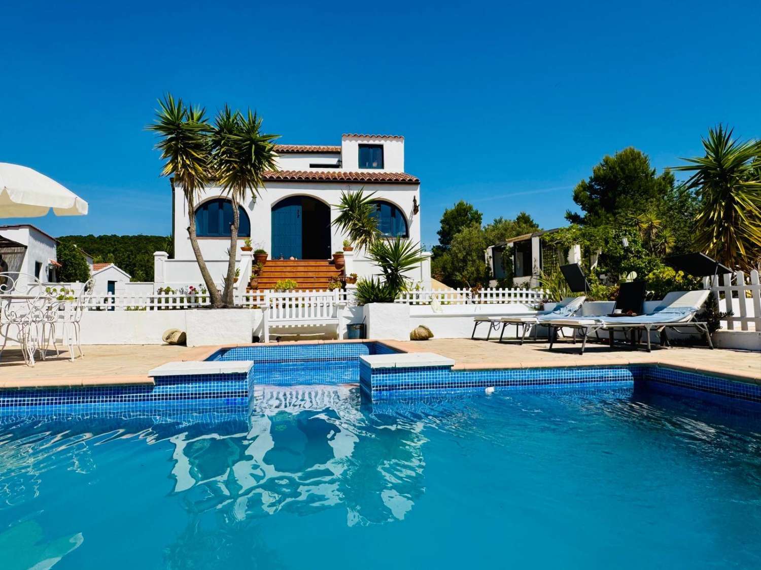Finca con encanto, vistas al mar, licencia turística, piscina y alojamientos independientes en L'Ametlla de Mar