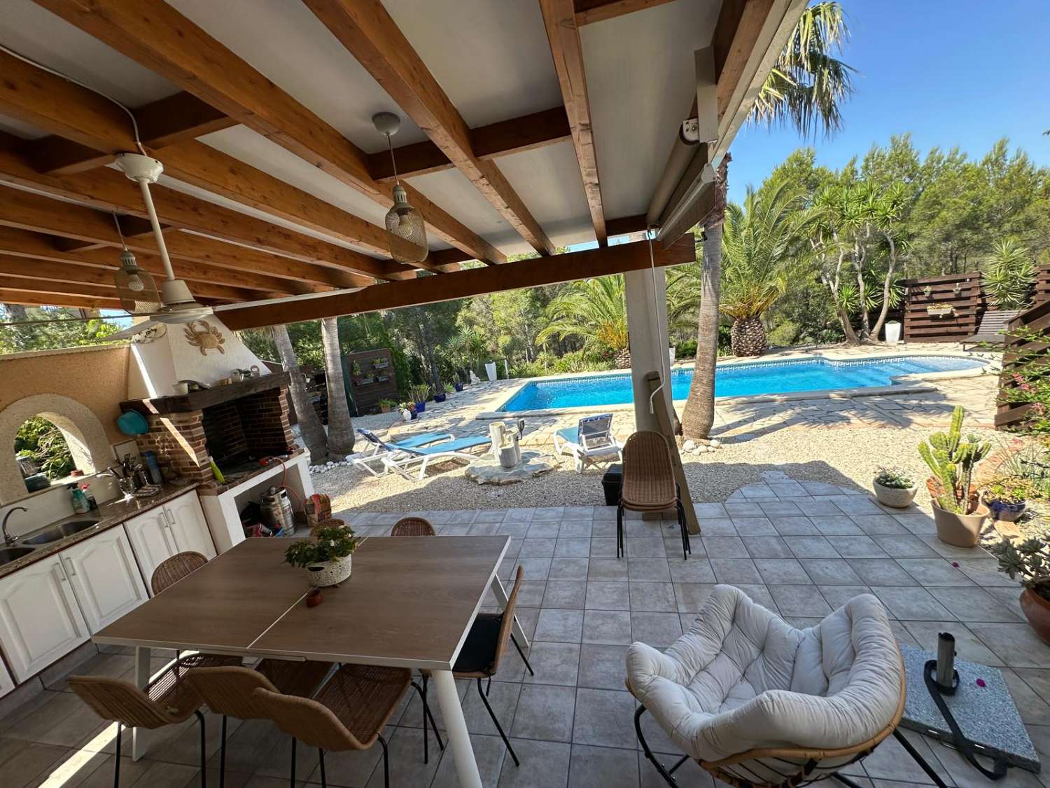 Propiedad preciosa con una gran parcela y piscina privada