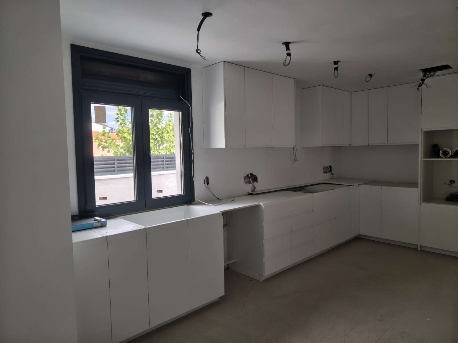 Vila exclusiva a Miami Platja, completament renovada i equipada amb piscina, jacuzzi i acabats de luxe.