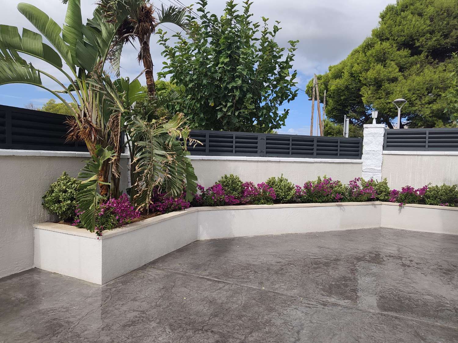 Vila exclusiva a Miami Platja, completament renovada i equipada amb piscina, jacuzzi i acabats de luxe.