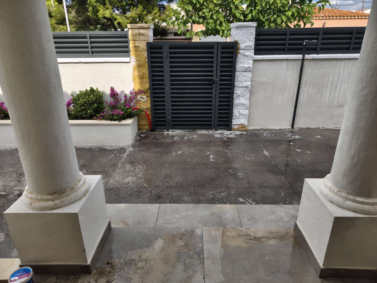 Vila exclusiva a Miami Platja, completament renovada i equipada amb piscina, jacuzzi i acabats de luxe.
