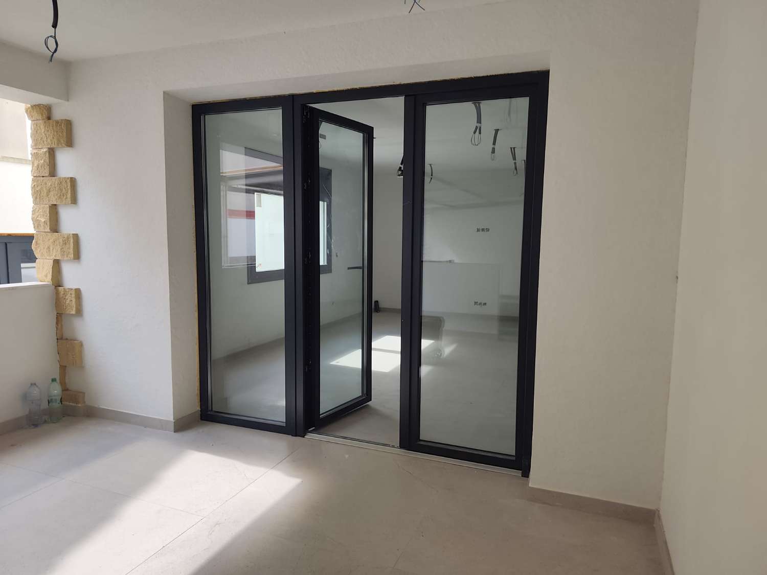 Vila exclusiva a Miami Platja, completament renovada i equipada amb piscina, jacuzzi i acabats de luxe.