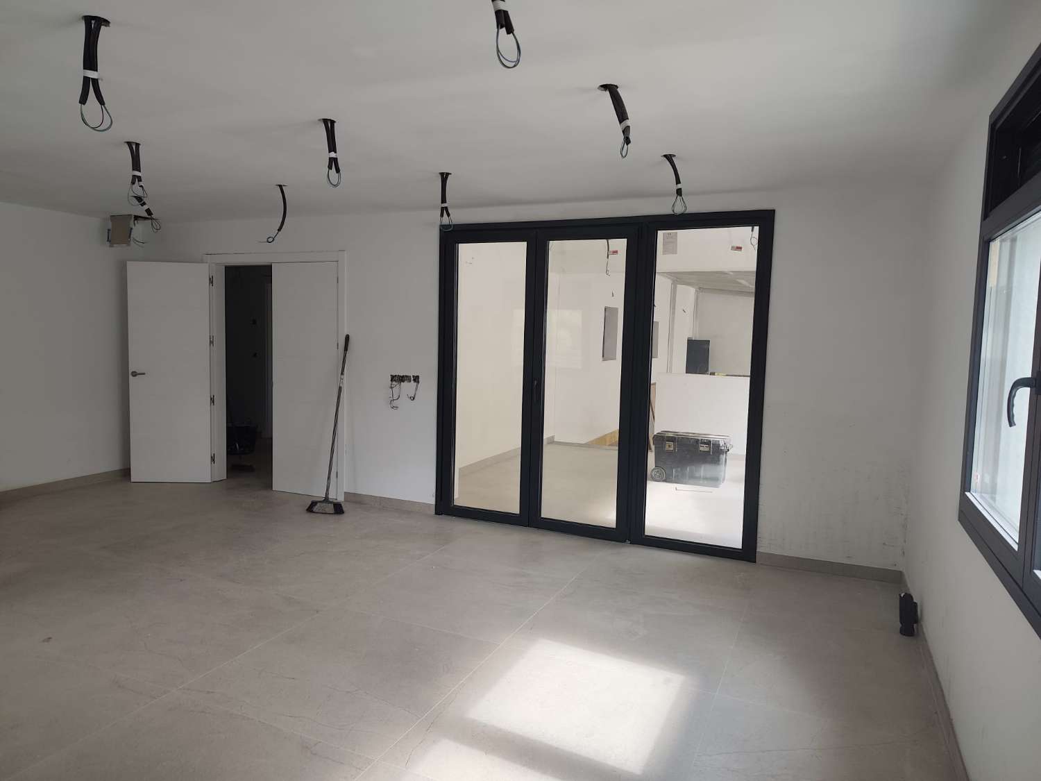 Vila exclusiva a Miami Platja, completament renovada i equipada amb piscina, jacuzzi i acabats de luxe.