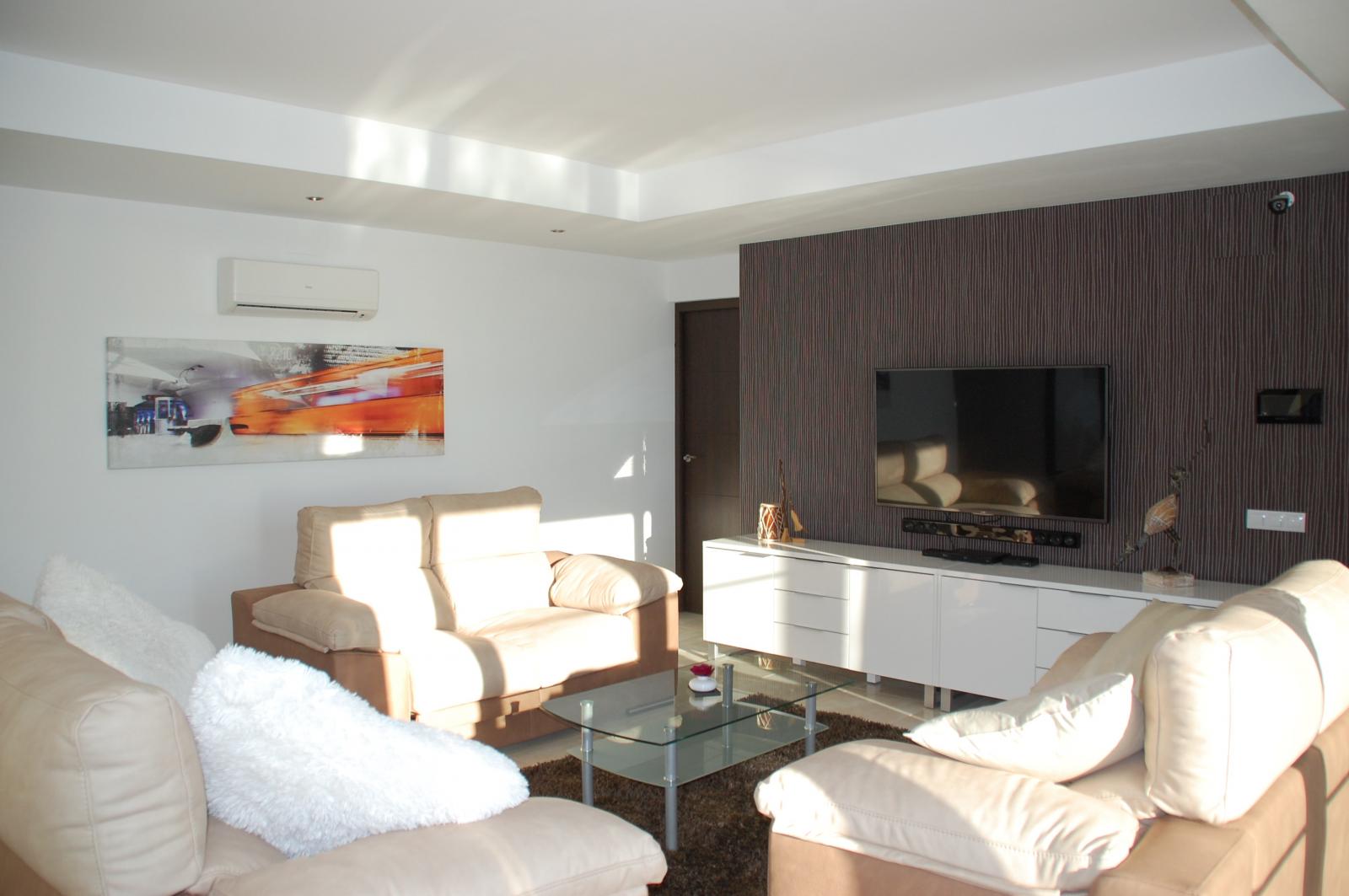 Fully detached luxury villa in Les Tres Cales!!!