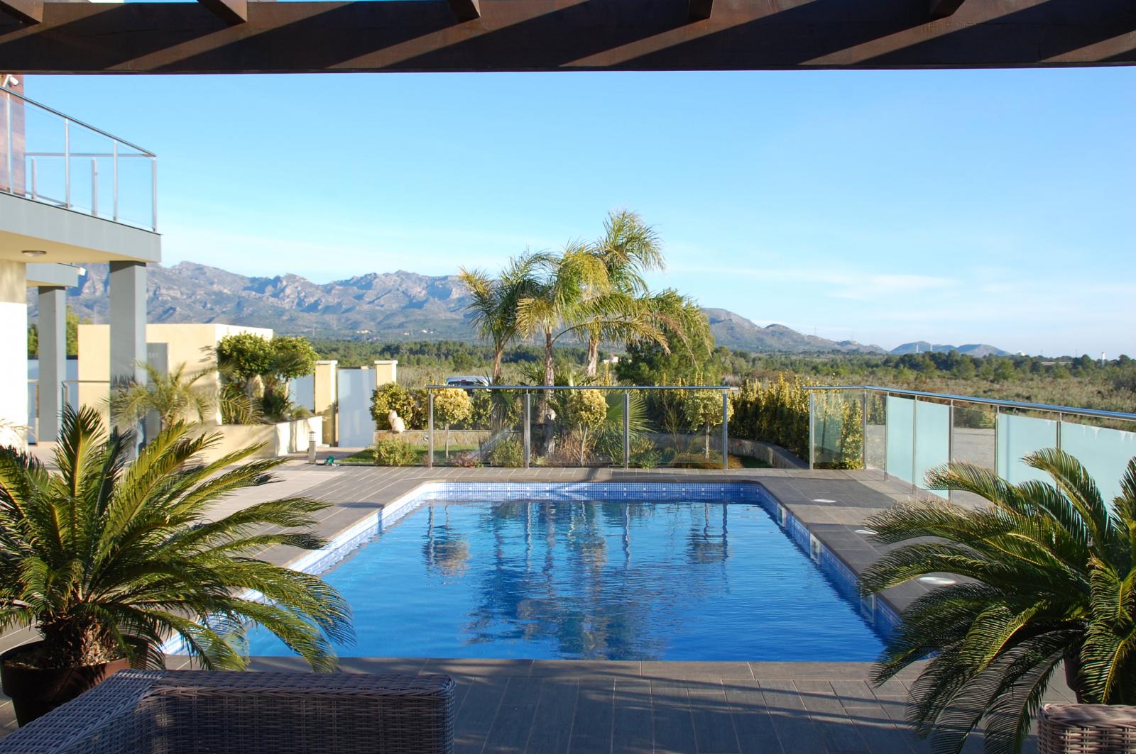 Fully detached luxury villa in Les Tres Cales!!!