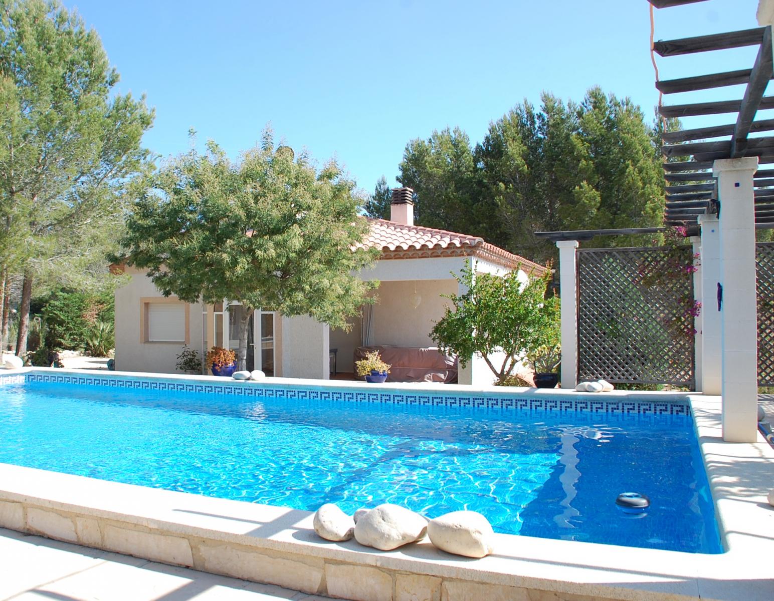 34 Sant Jordi - Preciosa villa con piscina privada en plena naturaleza en Urb.St Jordi