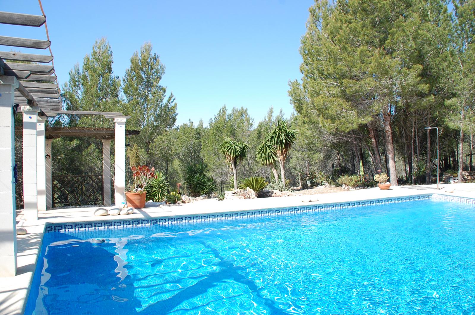 34 Sant Jordi - Preciosa villa con piscina privada en plena naturaleza en Urb.St Jordi
