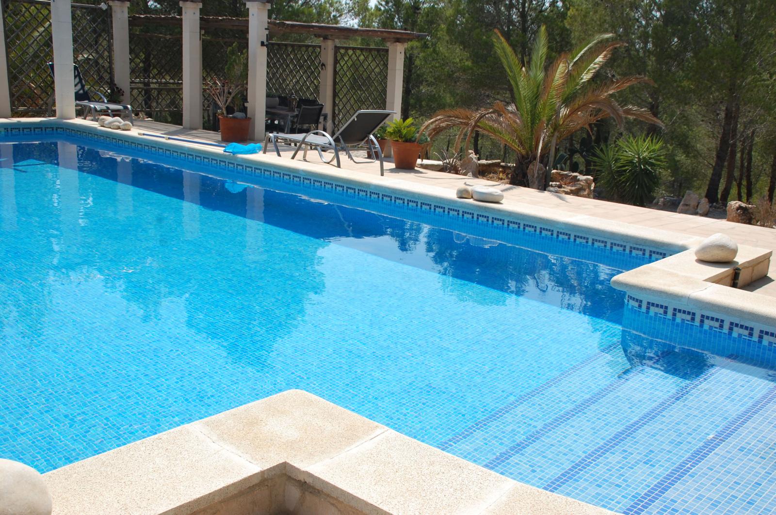 34 Sant Jordi - Preciosa villa con piscina privada en plena naturaleza en Urb.St Jordi