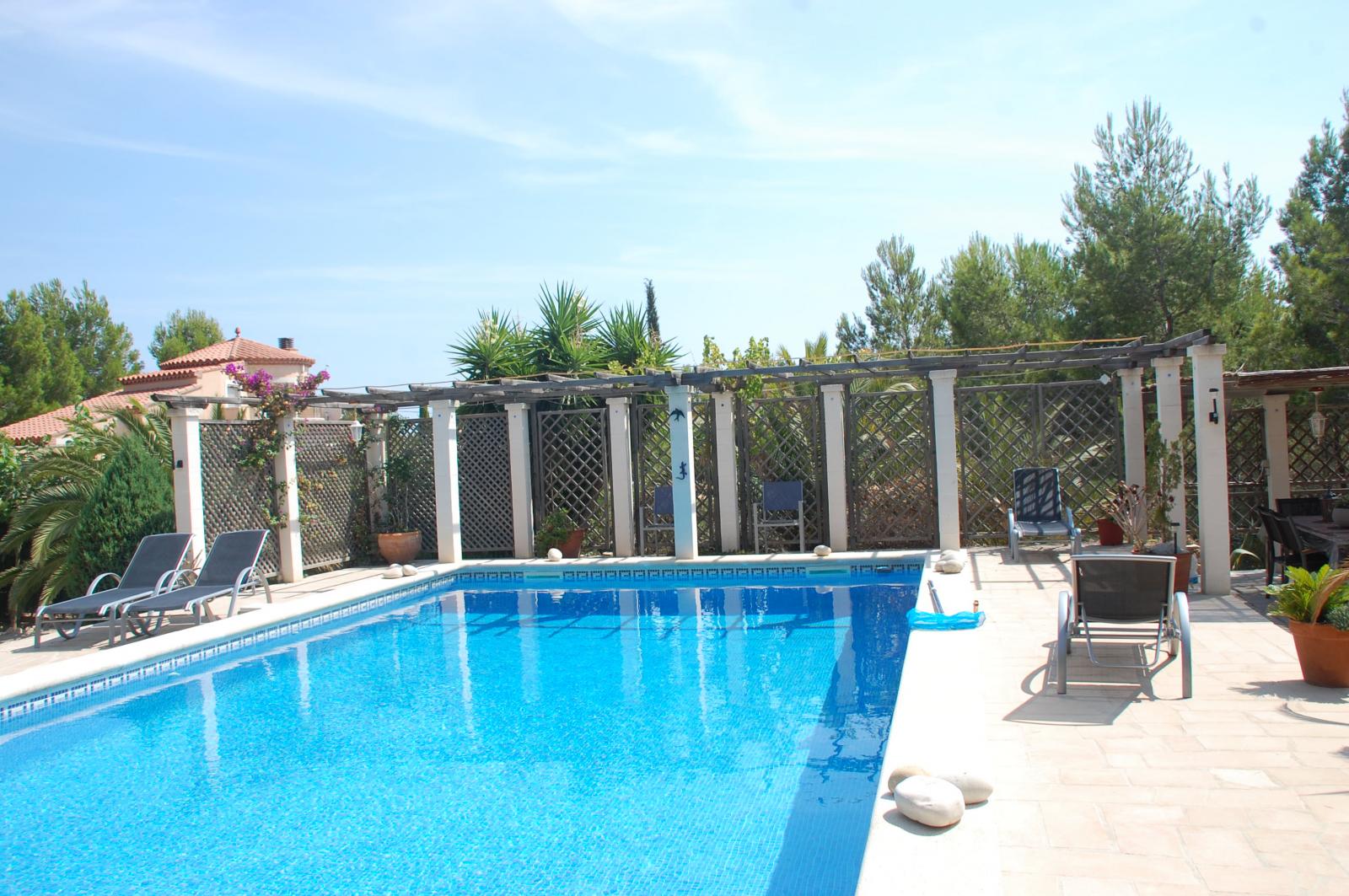 34 Sant Jordi - Preciosa villa con piscina privada en plena naturaleza en Urb.St Jordi