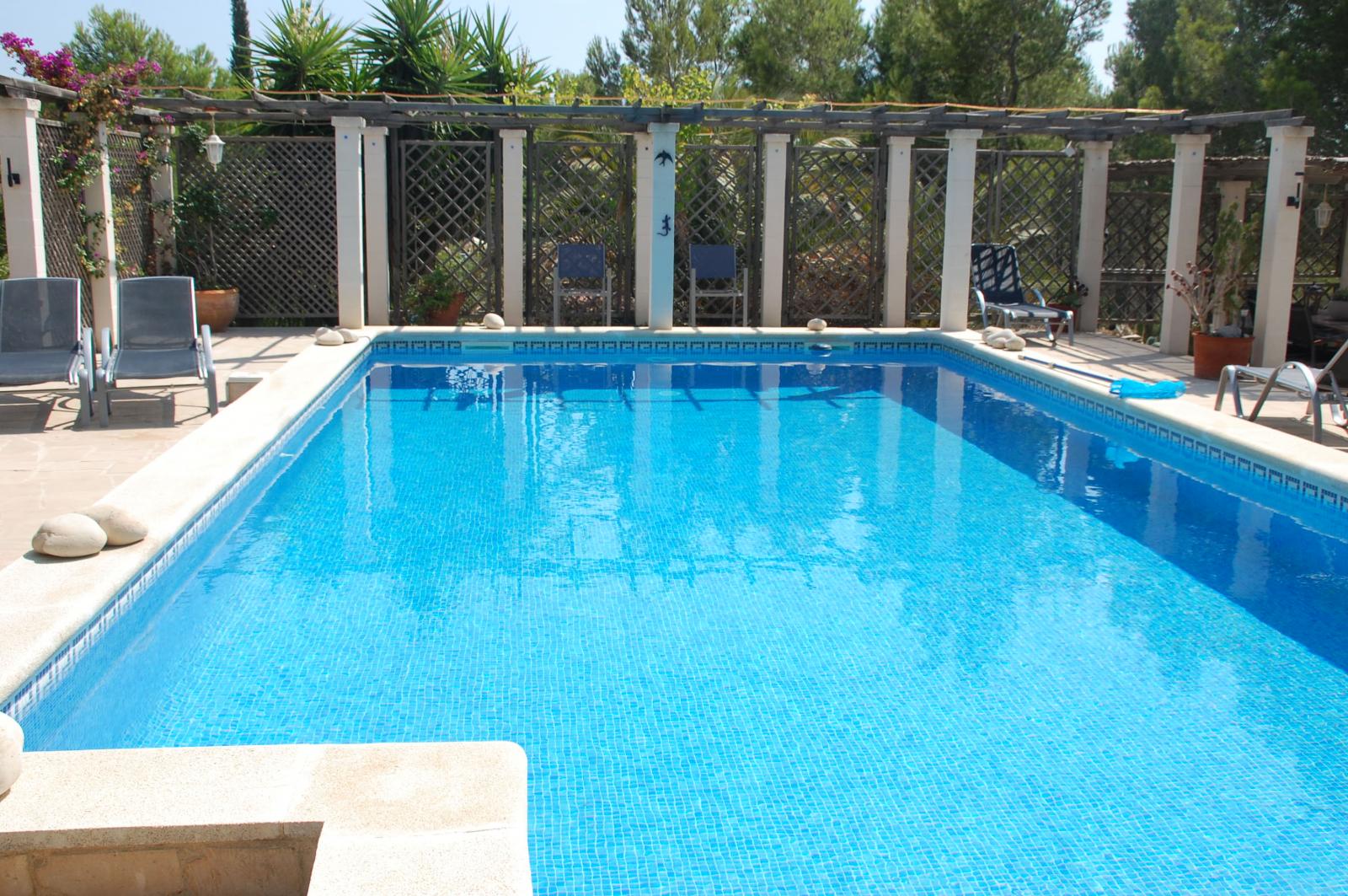 34 Sant Jordi - Preciosa villa con piscina privada en plena naturaleza en Urb.St Jordi