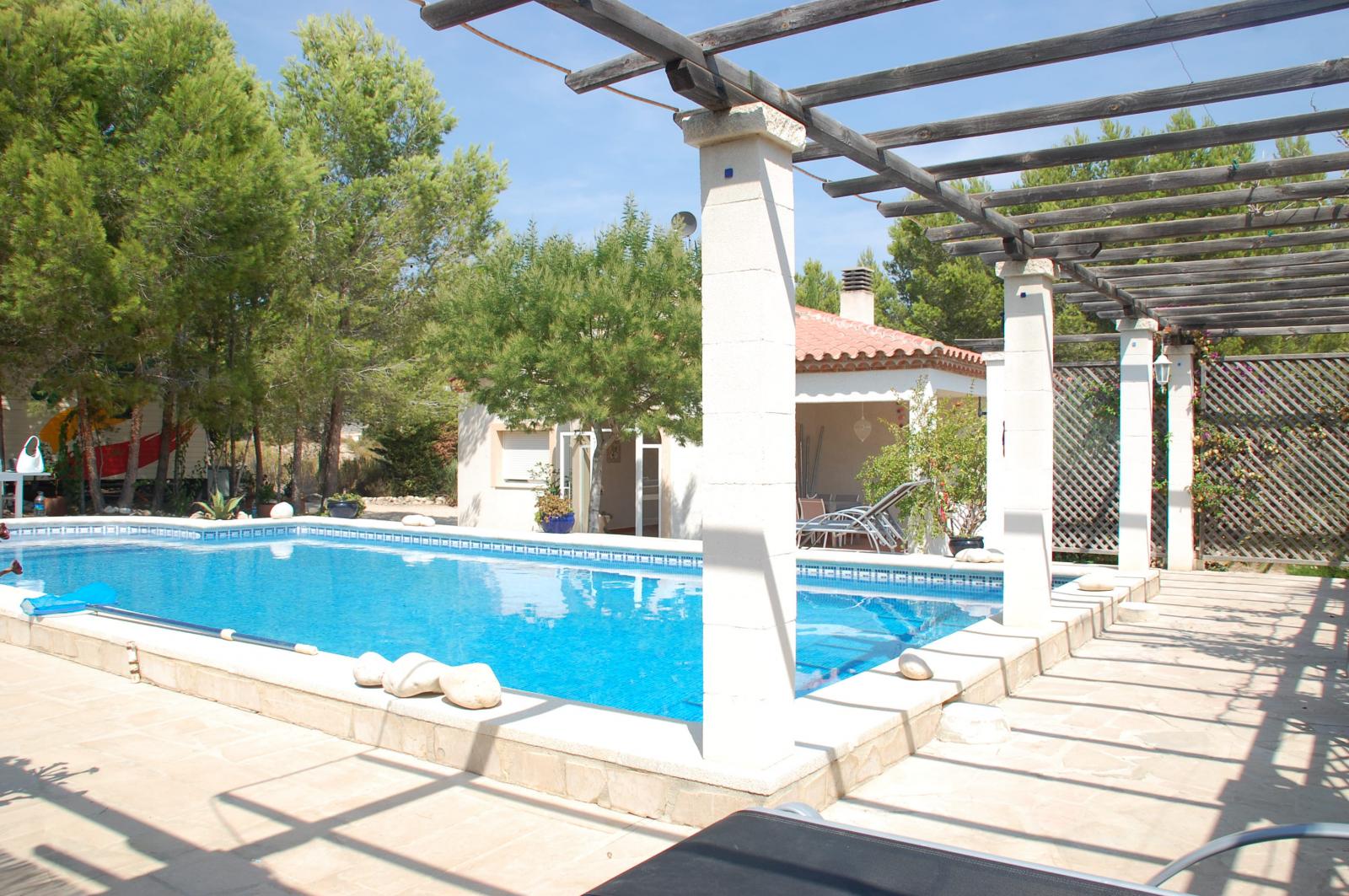 Belle villa avec piscine privée au milieu de la nature à St Jordi