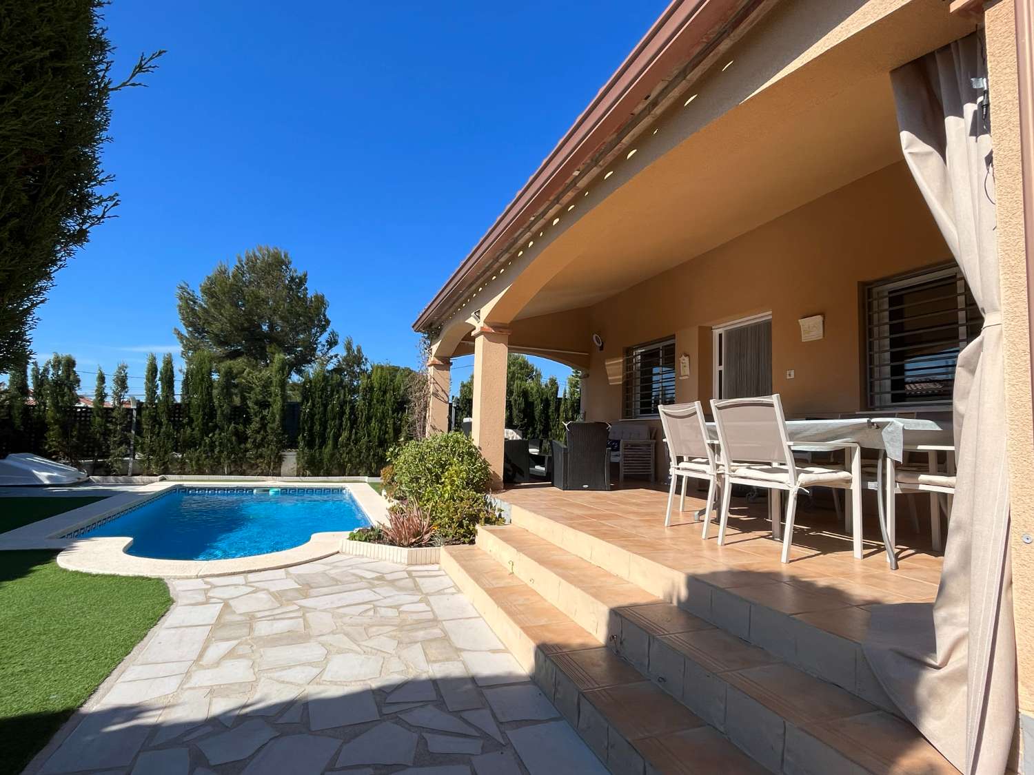 Villa with private pool in Miami Platja