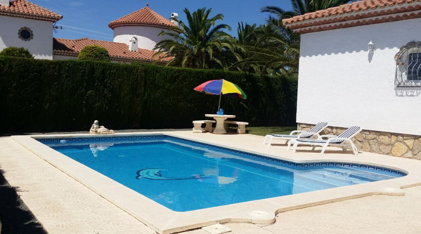 06 Cadiz - Charming house with private pool in Miami Playa