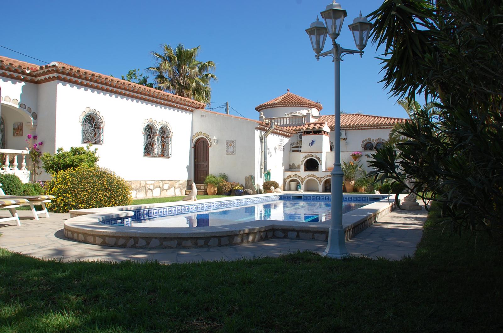 09 Christel -Típica villa con piscina privada en el centro de Miami Platja!