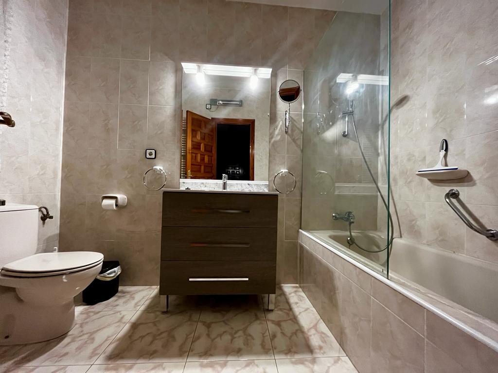 09 Christel -Típica villa con piscina privada en el centro de Miami Platja!